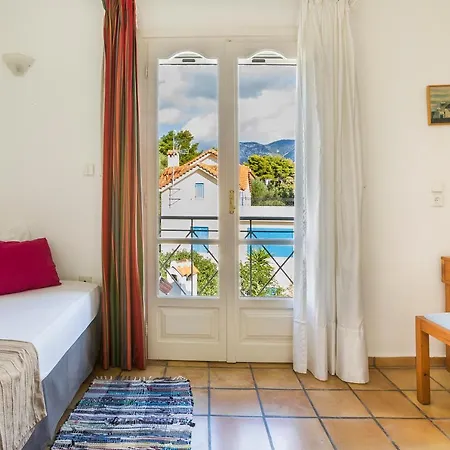 Bee's Knees Retreat *