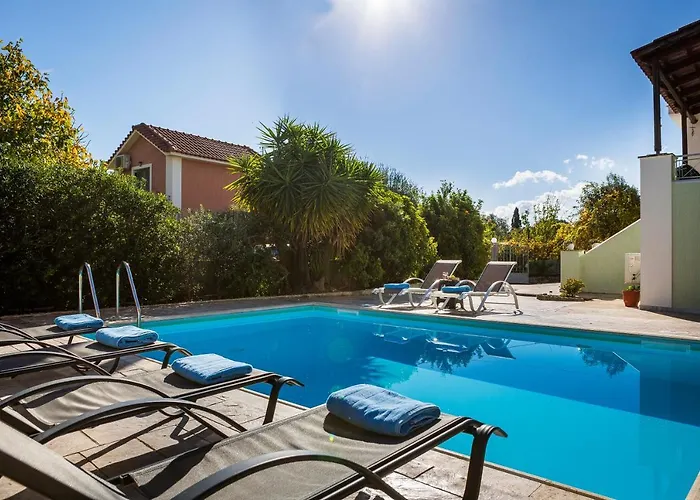 Bee's Knees Retreat Pesádha