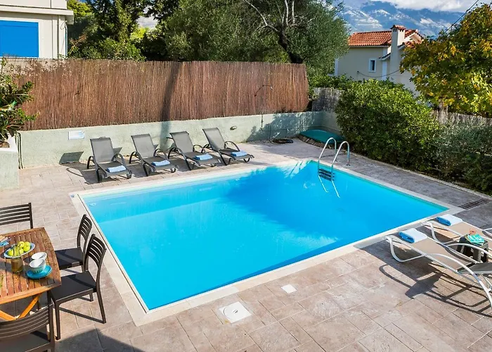 Bee's Knees Retreat Pesádha