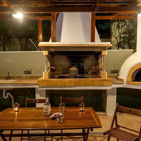 Bee's Knees Retreat * Pesádha