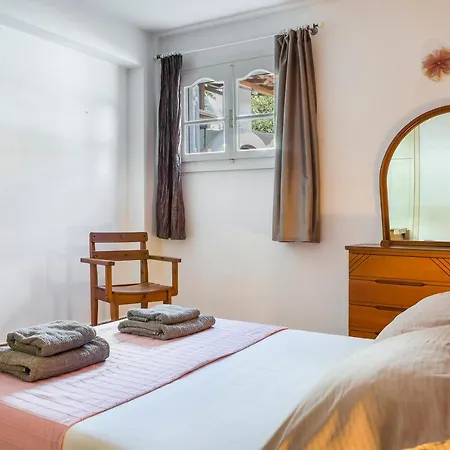 Bee's Knees Retreat * Pesádha