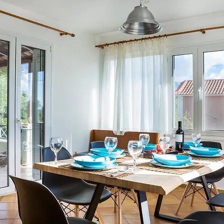 Bee's Knees Retreat Pesádha