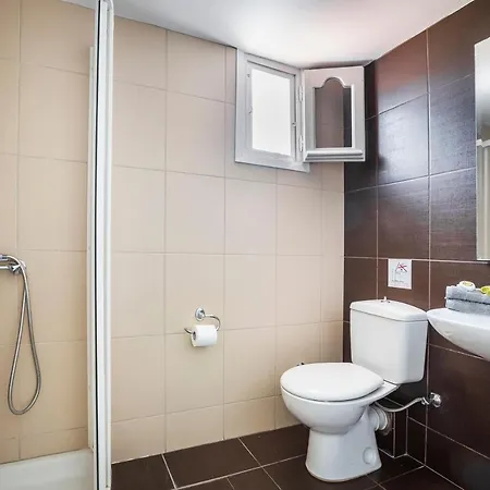 Bee's Knees Retreat Villa *