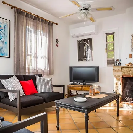 Bee's Knees Retreat * Pesádha